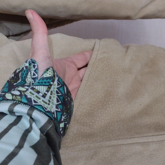 NWOT Jones New York oversized tan suede jacket with cozy faux fur lining - Picture 3 of 11